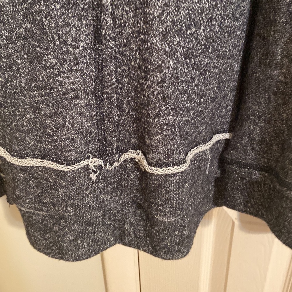 Cold shoulder - Picture 2 of 4